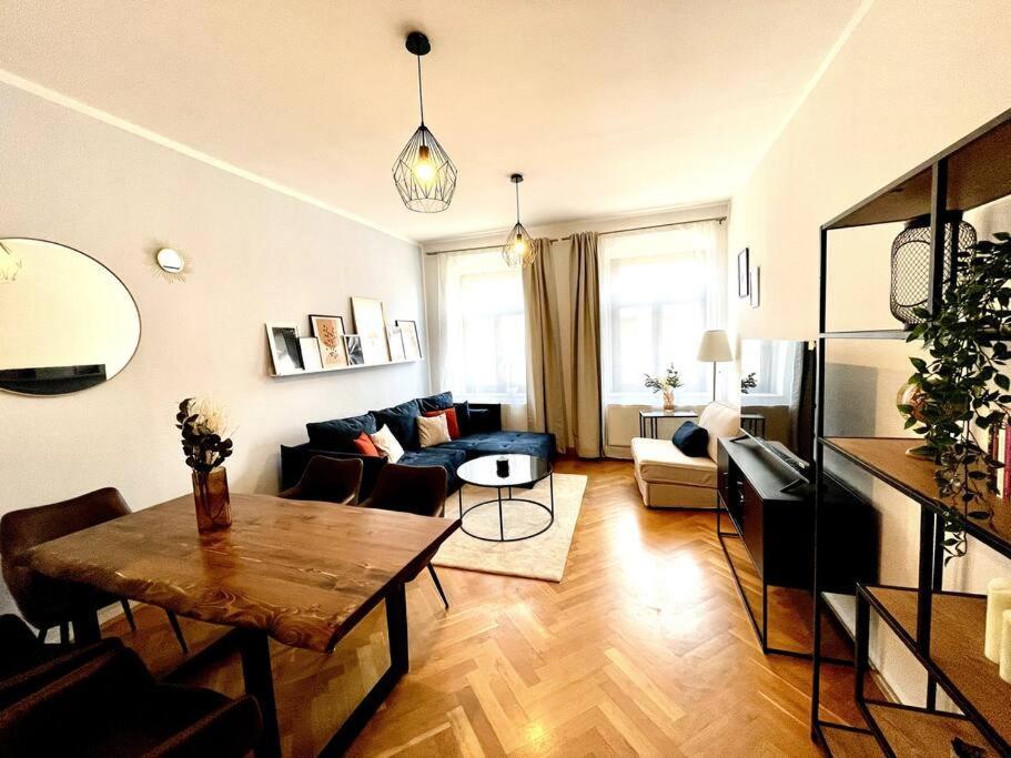 Casarina - Stilvoller Altbau In Zentraler Lage Lejlighed Dresden Eksteriør billede